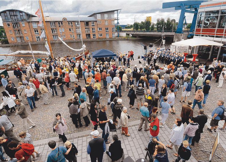 Husumer Hafen (2010) – Fest anlässlich der „Ronja“