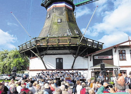 Die Fideelen Nordstrander beim Maikonzert an der Engelmühle 2014